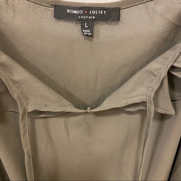 NWOT Long Cold Shoulder The Shoulder Blouse - Picture 5 of 7